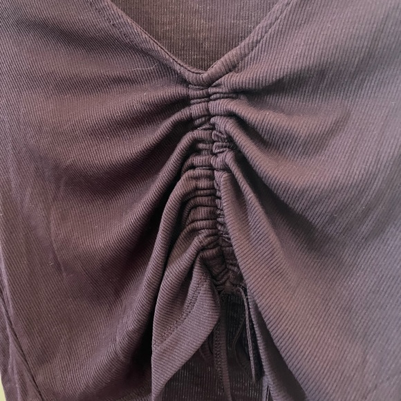 Cute ARITZIA scrunched top - Picture 3 of 3
